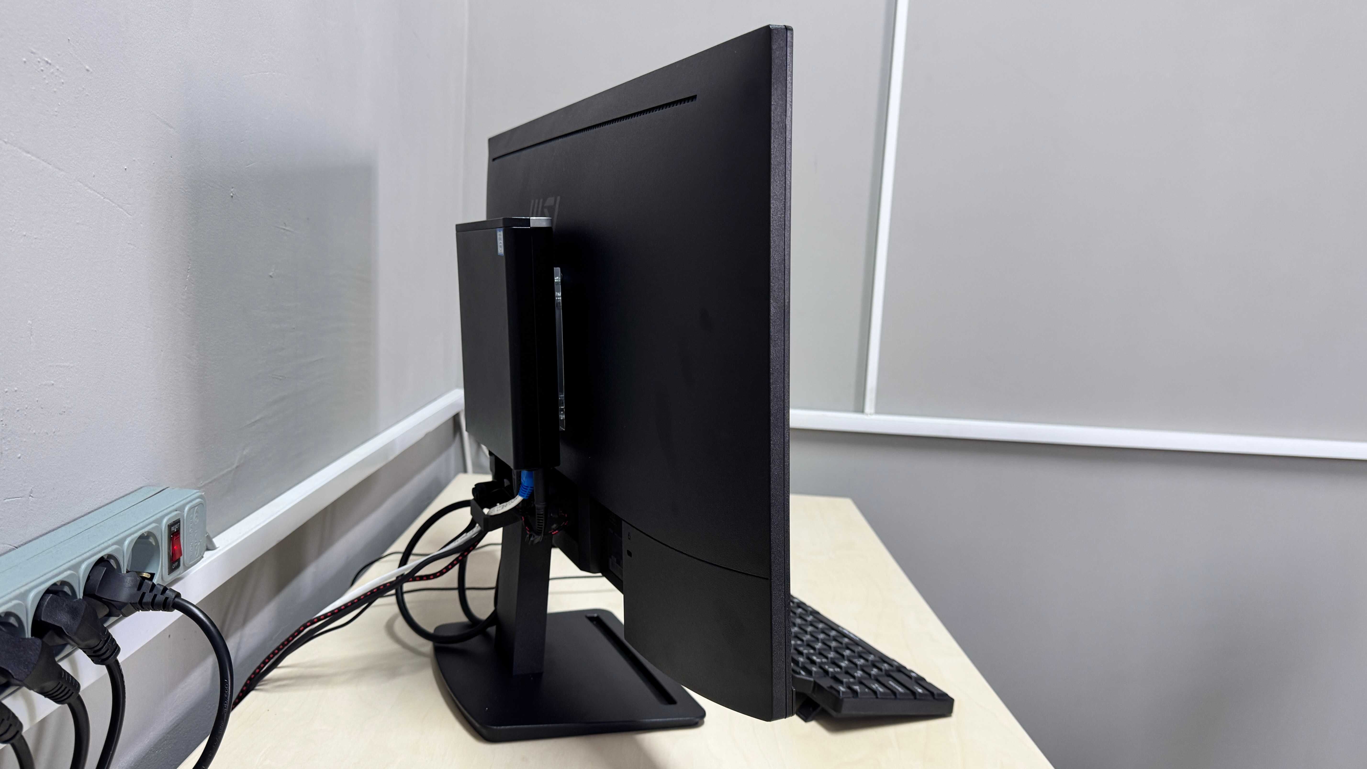 Моноблок для роботи екран HP/MSI ProDesk 400 s1151 Core i3-8100T 256