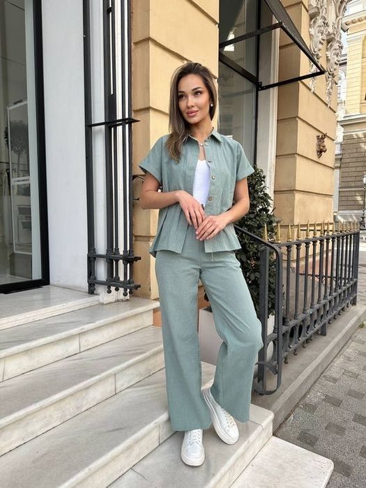 Жіночий вільний костюм