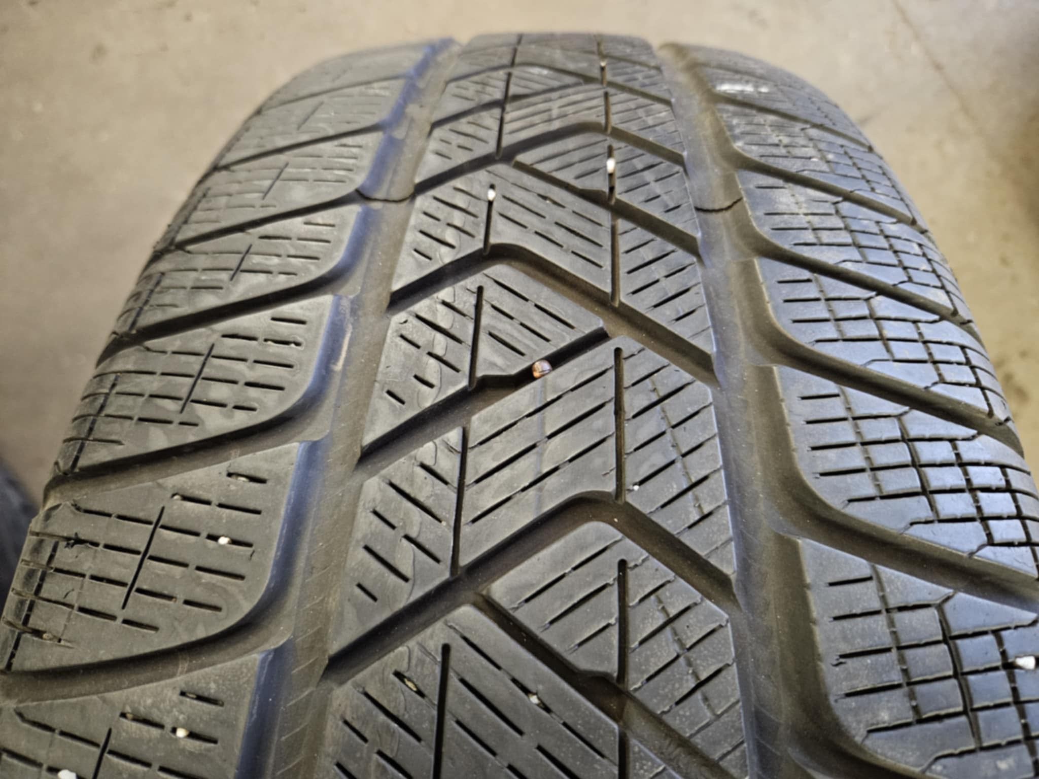 4x 235/65R17 104H Pirelli Scorpion Winter / 2x 5,5mm + 2x 4,5mm [253]
