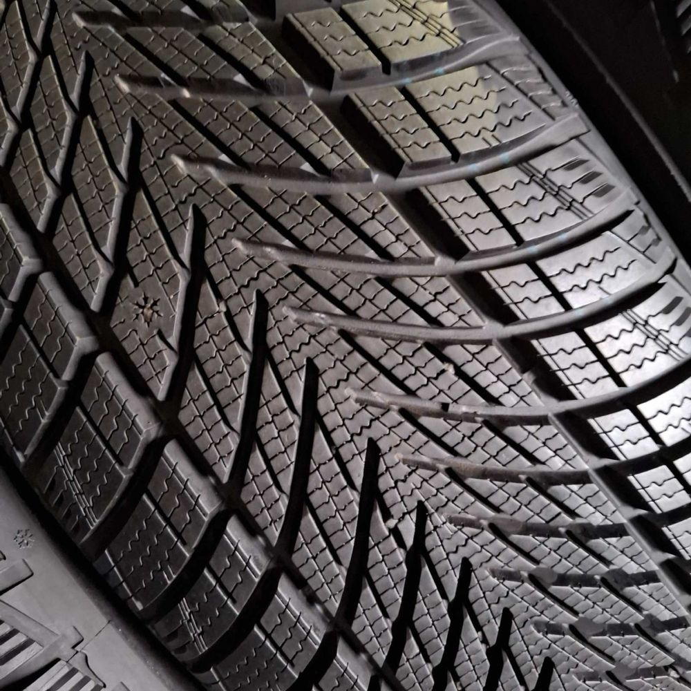 225/55/17 R17 Goodyear Ultra Grip Perfomance 3 4шт зима
