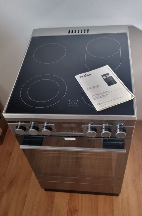 Kuchnia elektryczna z płytą ceramiczną Amica 400V