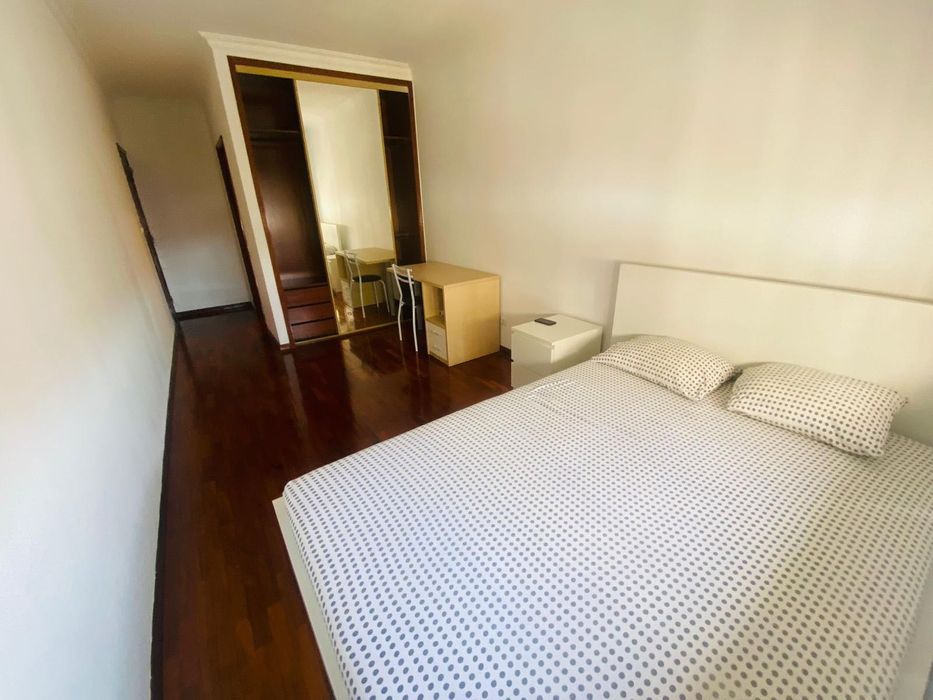 Alugo Quartos para casal em Cacém