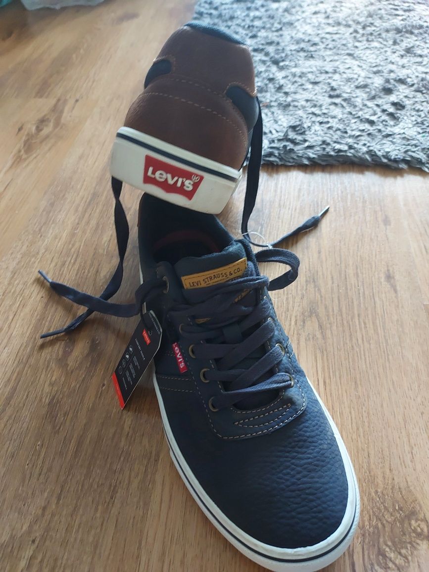 Nowe meskie trampki levis 40.5