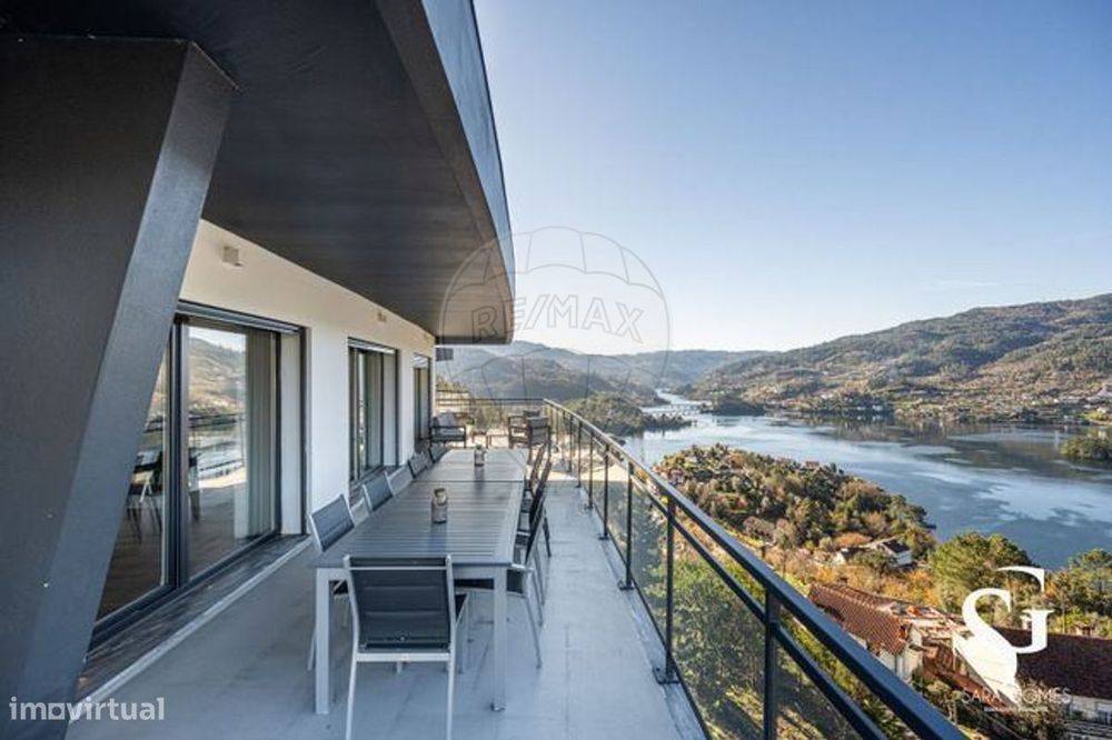 Moradia T4 para venda