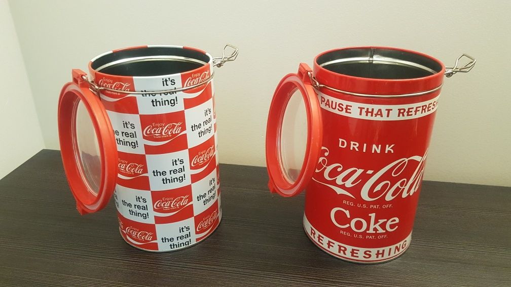 Dwa termosy coca-cola