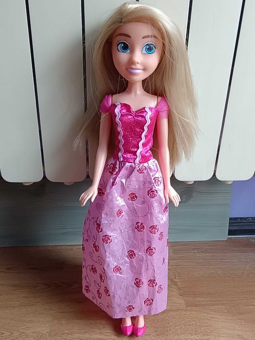Duża lalka typu Barbie, wysokość - 46 centymetrów