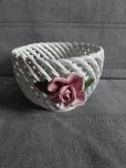 Ażurowy ceramiczny koszyczek