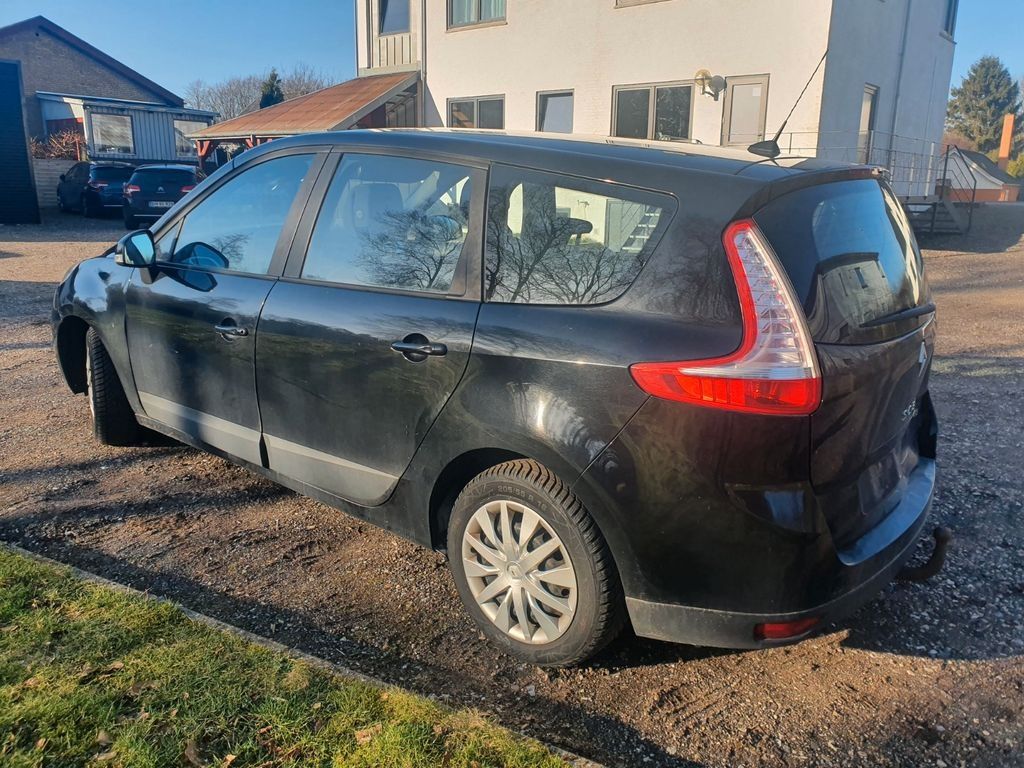 scenik grand 7 os 131KM navi