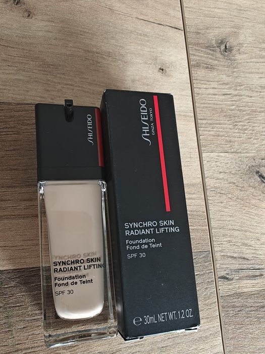 Base Shiseido Synchro Skin Radiant Lifting SPF 30