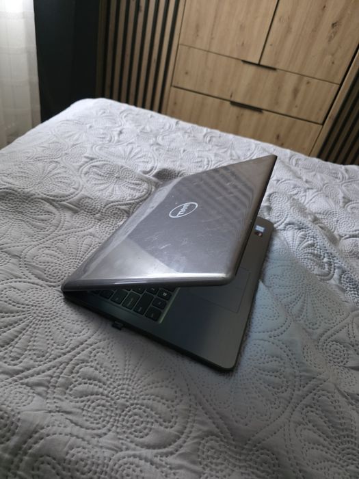 Laptop Dell P66F