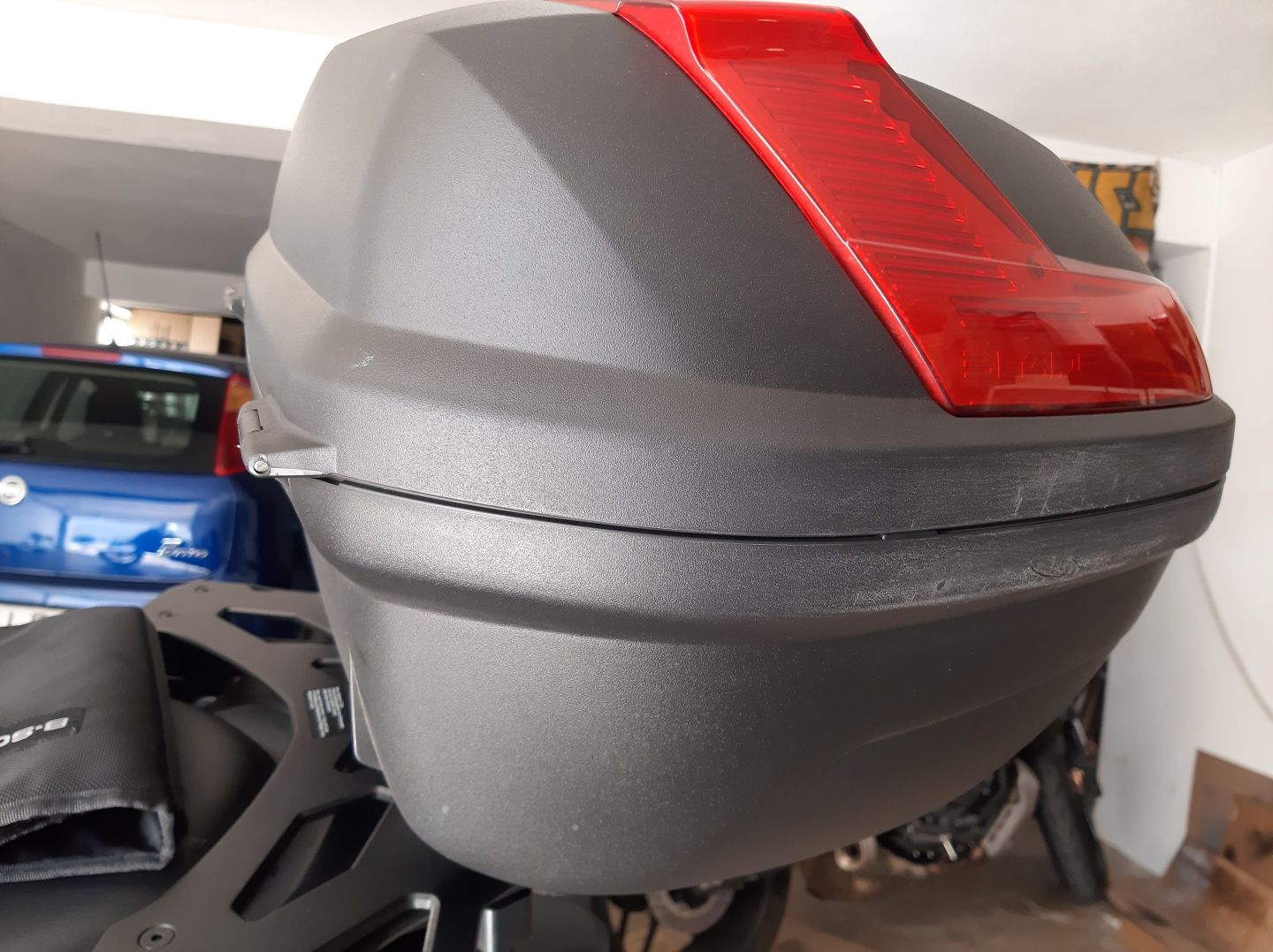 Mala GIVI B47 com kit montagem universal