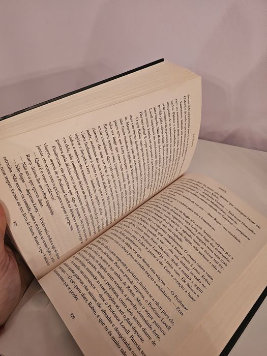 Livro Babel de R. F. Kuang