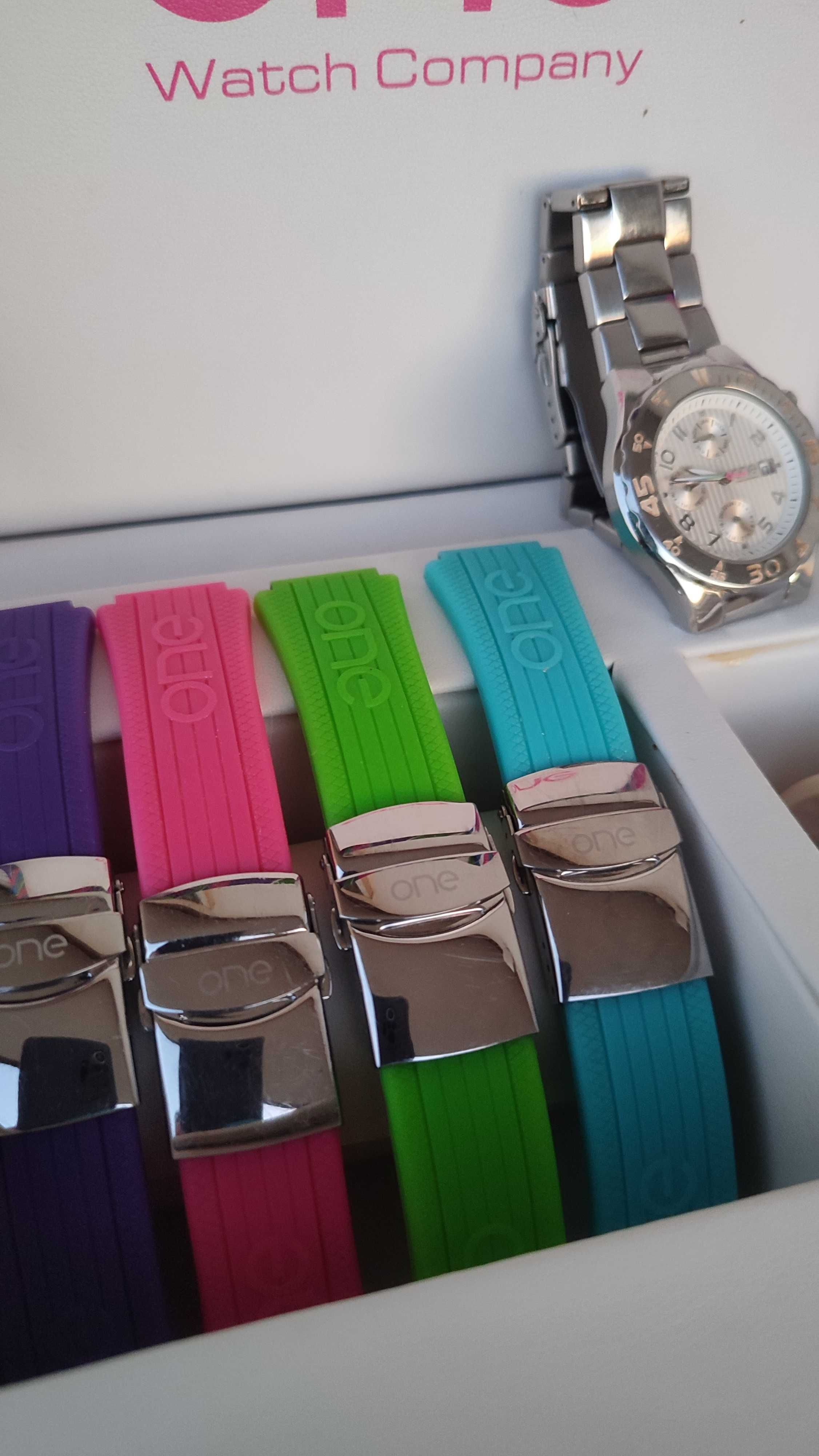 Box relógio One com 6 braceletes