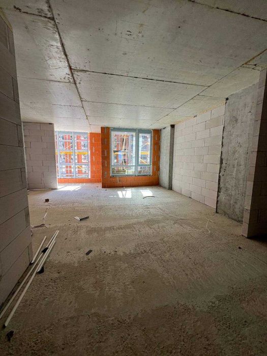 Двокімнатна світла квартира, басейн на будинку