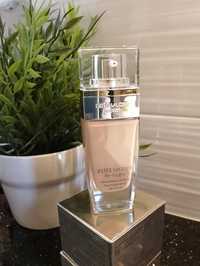 Podkład Estee Lauder Re-Nutriv Ultra Radiance SPF 15 4N1