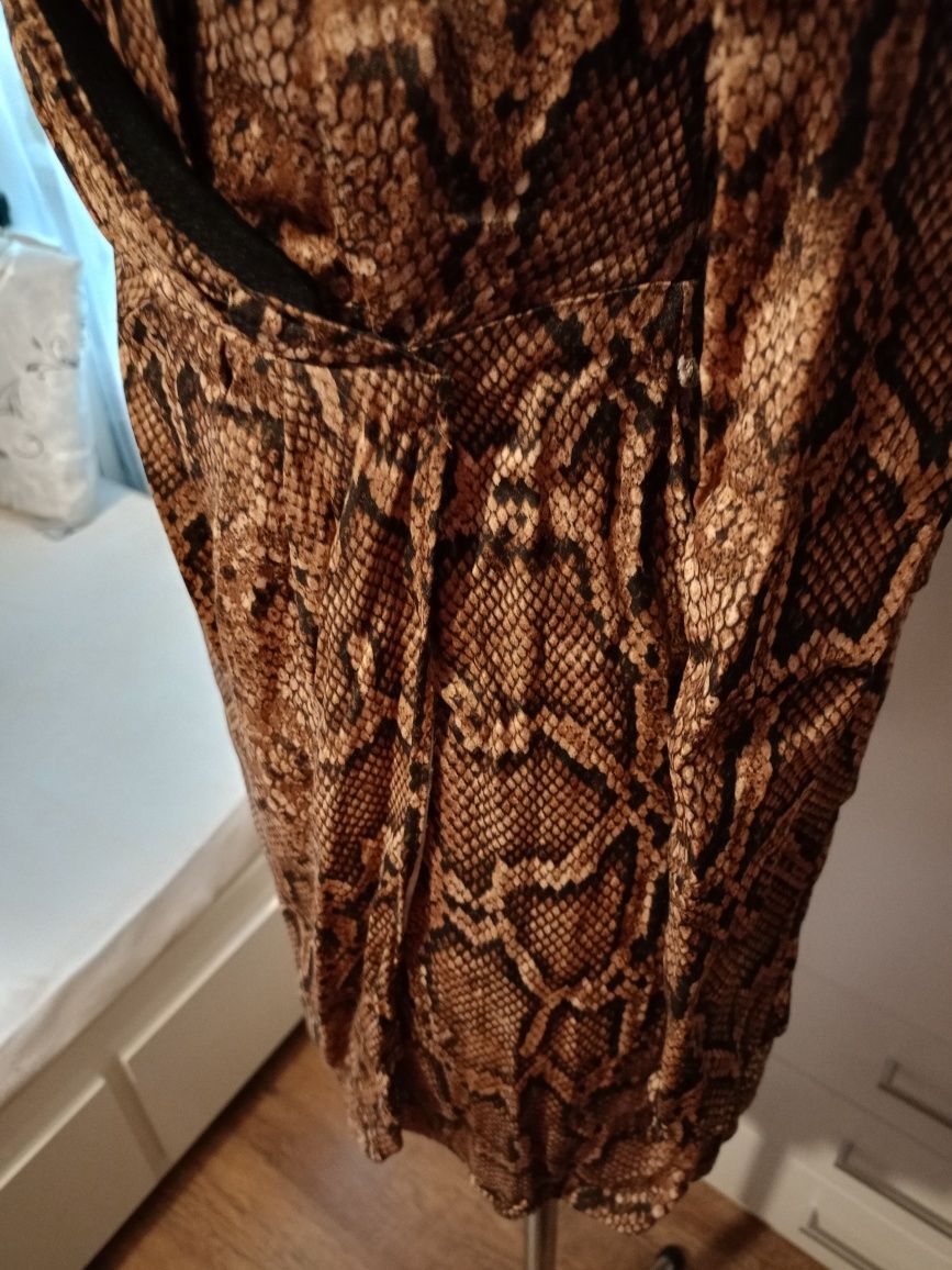 Sukienka skóra węża Zara.