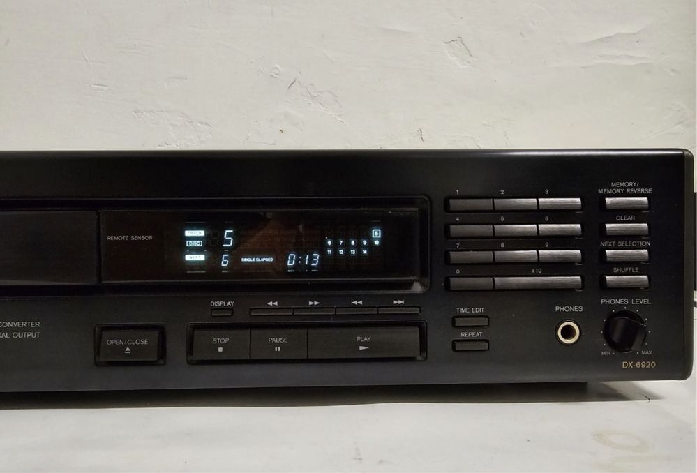 Odtwarzacz CD Onkyo DX -6920.