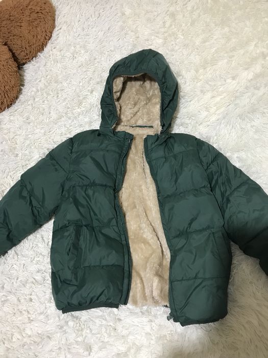 Тепла курточка. На 6-8 років.