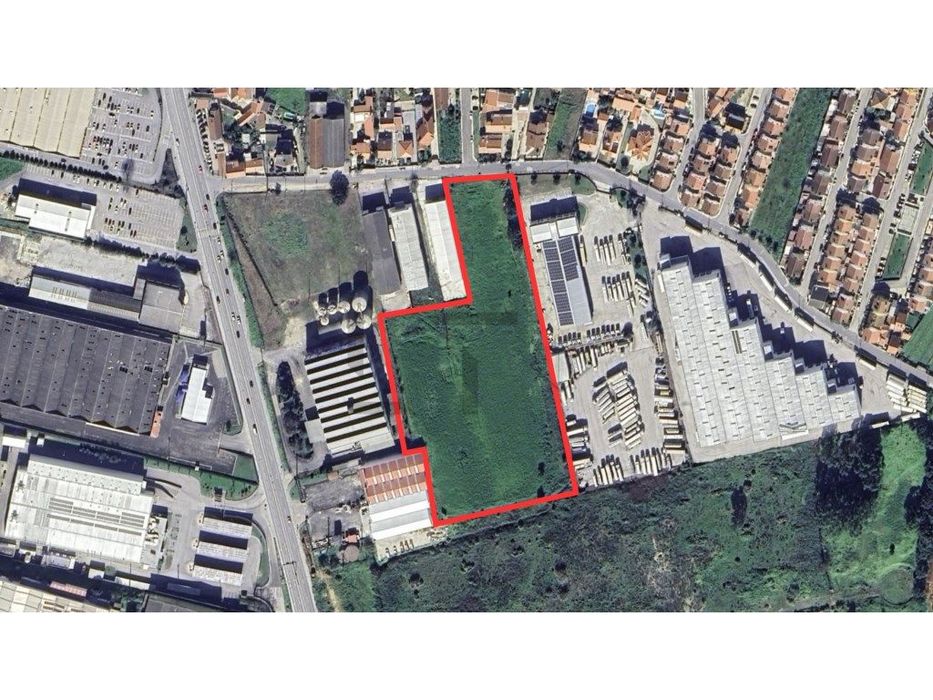 Terreno Industrial de 21.000 m² junto à EN1 no Carregado, Lisboa
