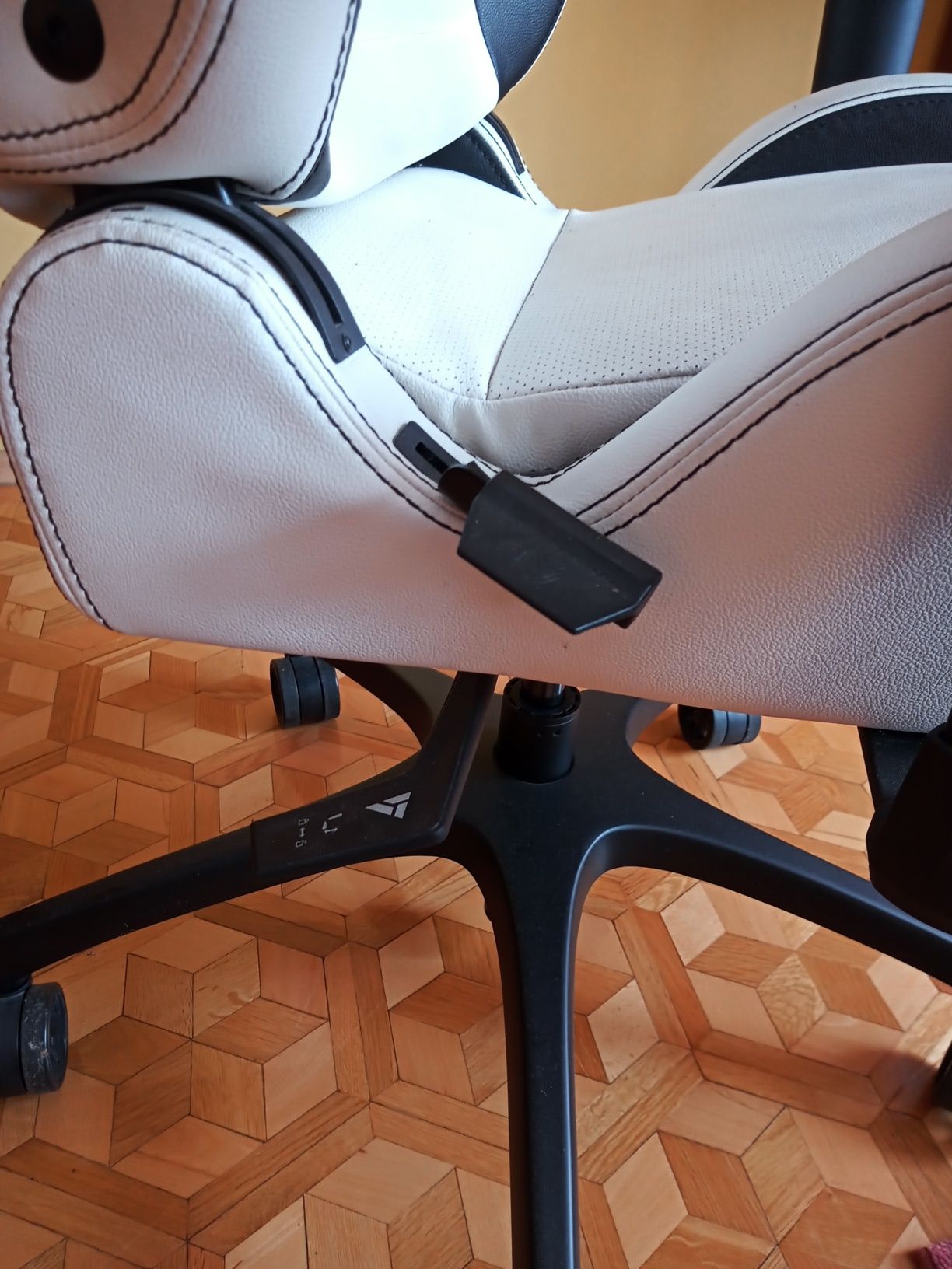 Fotel biurowy skórzany Vertagaer