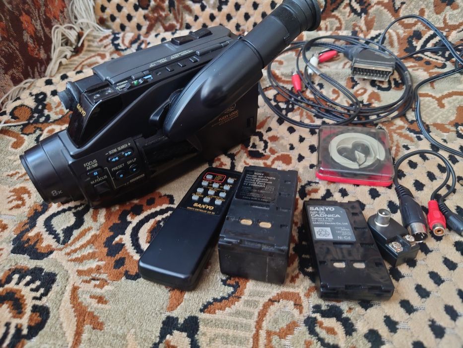 Вінтажна камера Sanyo VM-RZ1P, 8mm camcorder, made in Japan