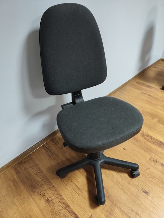 Компьютерный стул, офисное кресло на колесиках