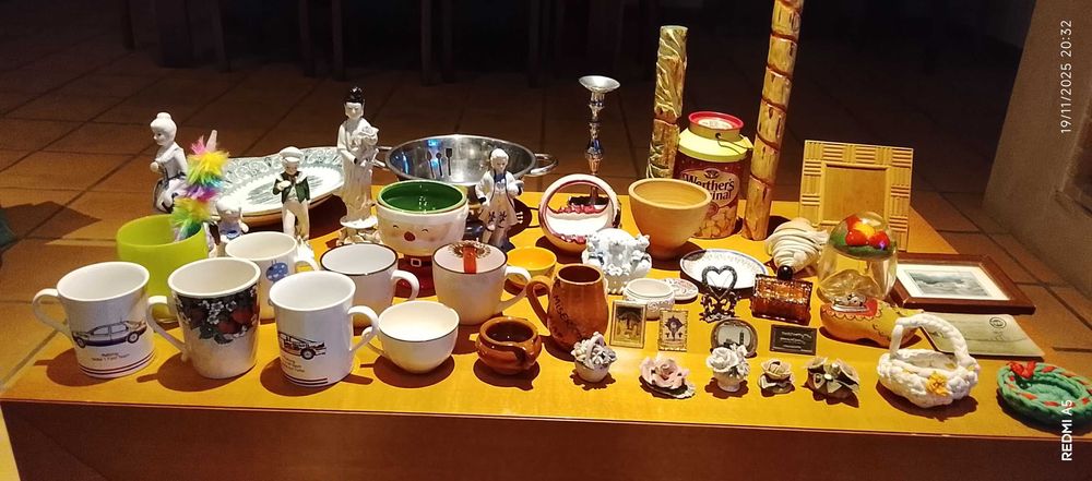 Vendo peças de porcelana e afins.