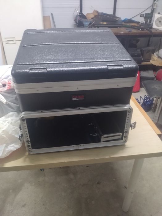 Case preta para som
