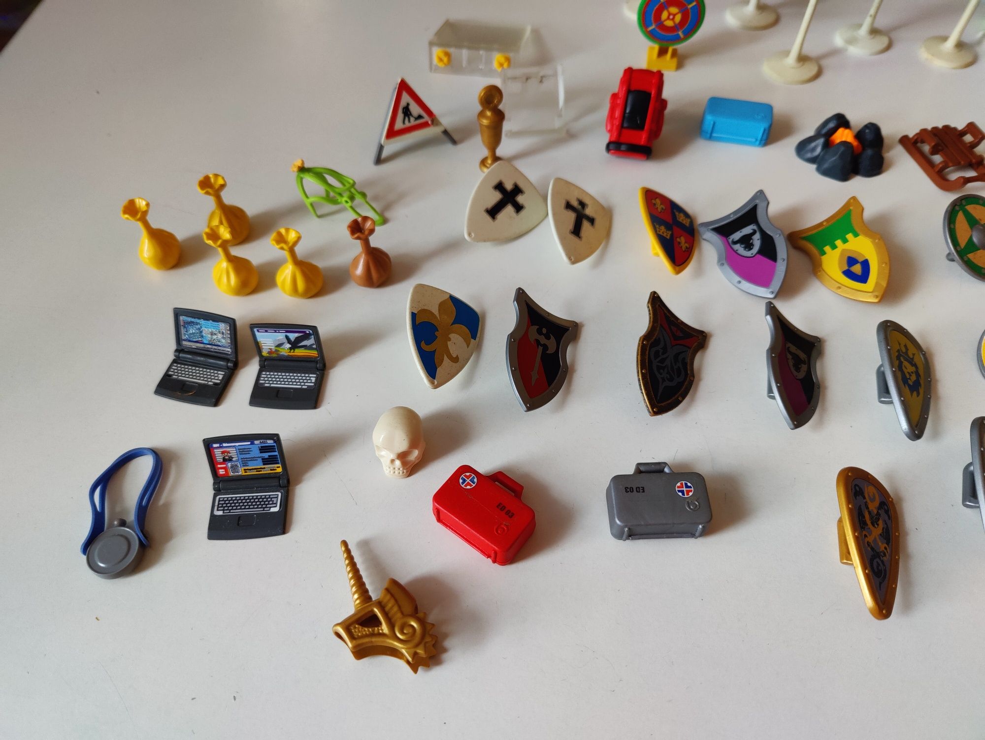 Elementy Playmobil- tarcze, znaki