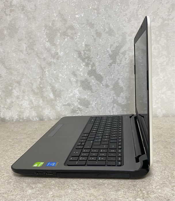 ігровий ноутбук HP 250 15.6" 8GB озу/120GB SDD+500GB HDD
