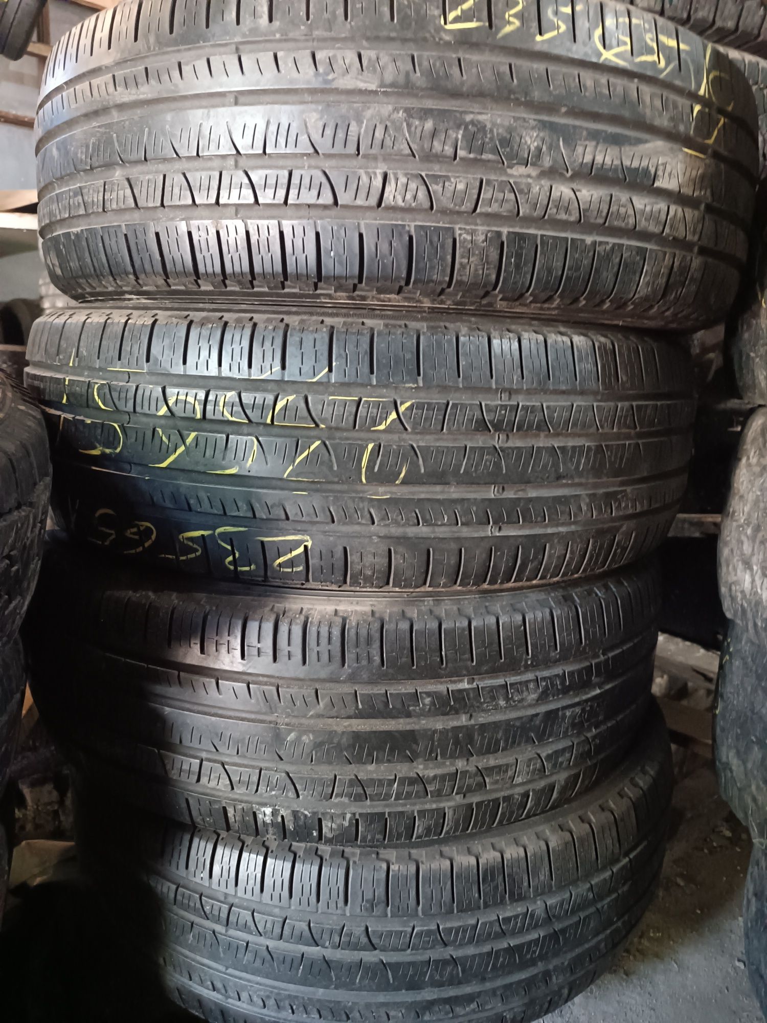 Шини Всесезоні Pirelli 235/65/19 5-6mm 4шт.