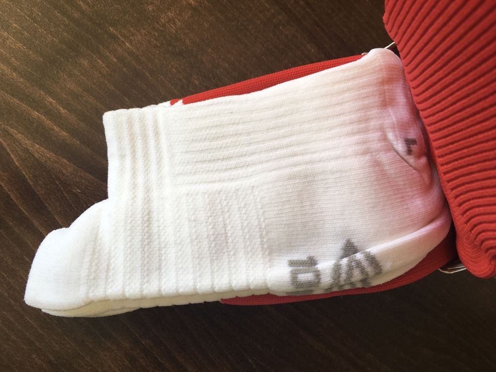 Nowe Skarpety piłkarskie Getry Umbro r. 44
