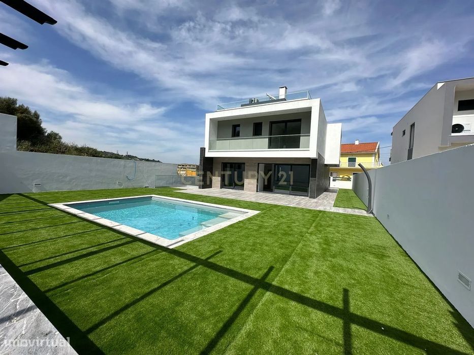 Moradia T5 de luxo com Piscina em Famões - Odivelas