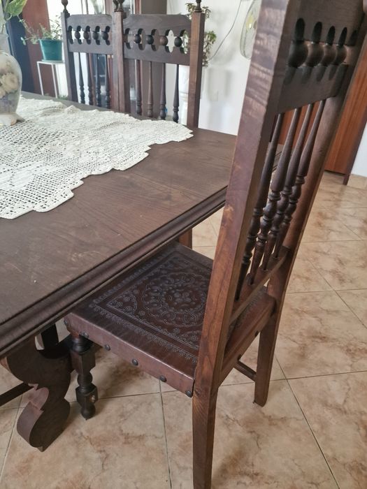 Mesa de sala antiga