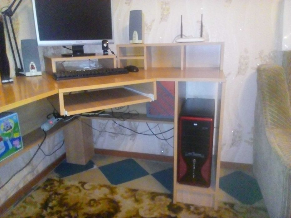 Стол угловой компьютерный