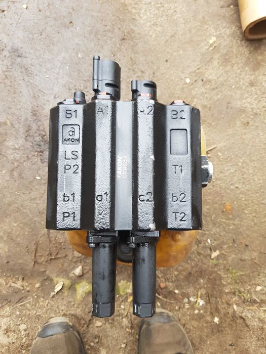 Rozdzielacz hydrauliczny do tura