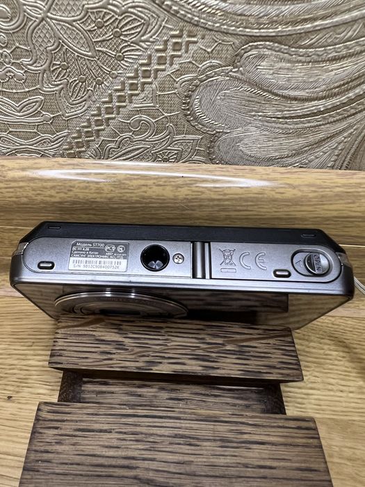 Цифровий фотоапарат Samsung ST700