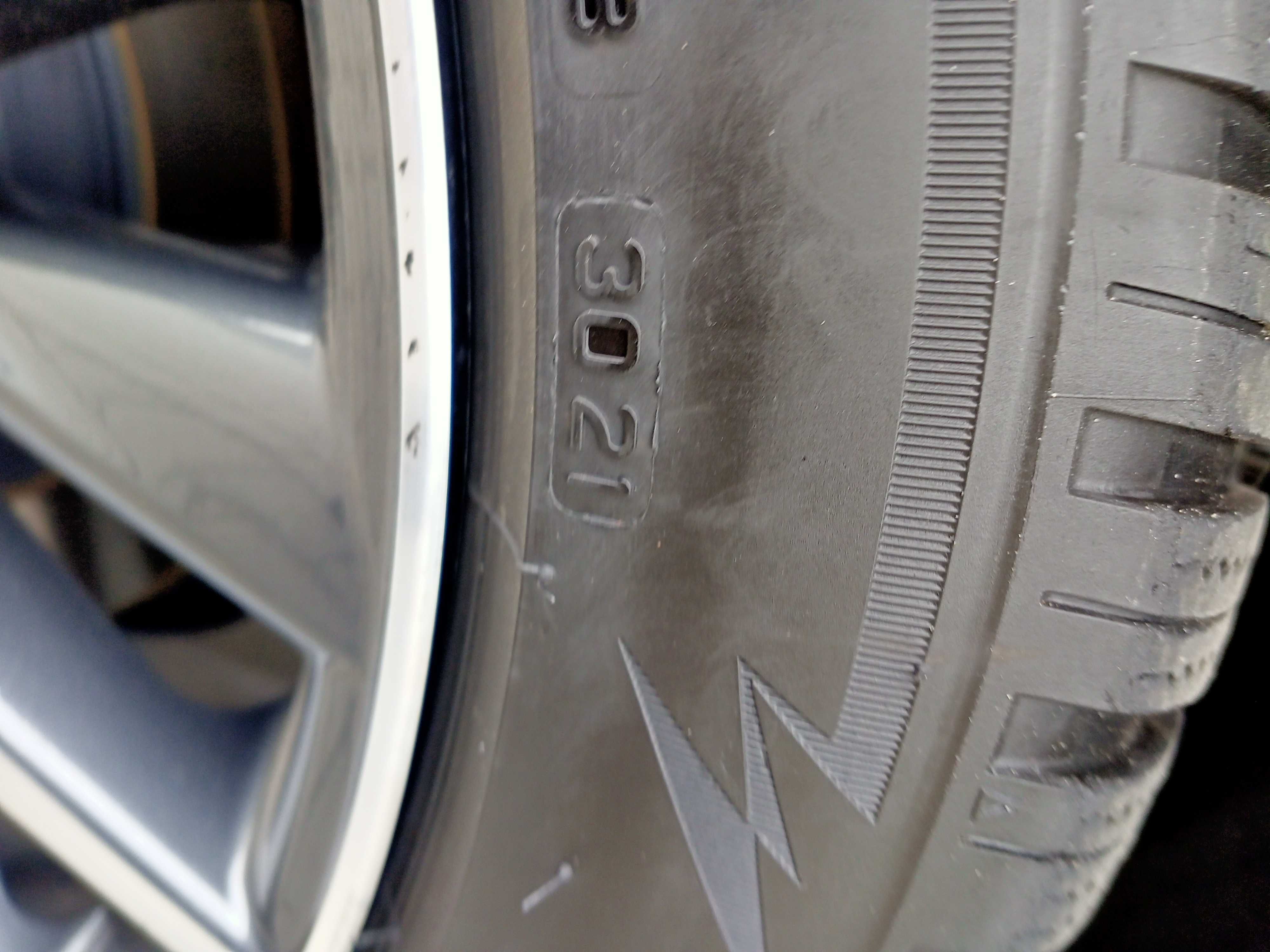 Шини Bridgestone 235/45 r18