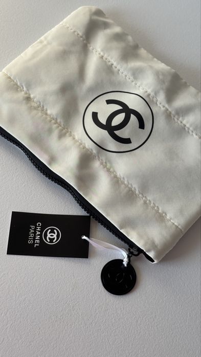 Kosmetyczka puchowa Chanel