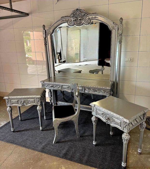 Elegancki zestaw mebli toaletka, konsola z lustrem Srebrna