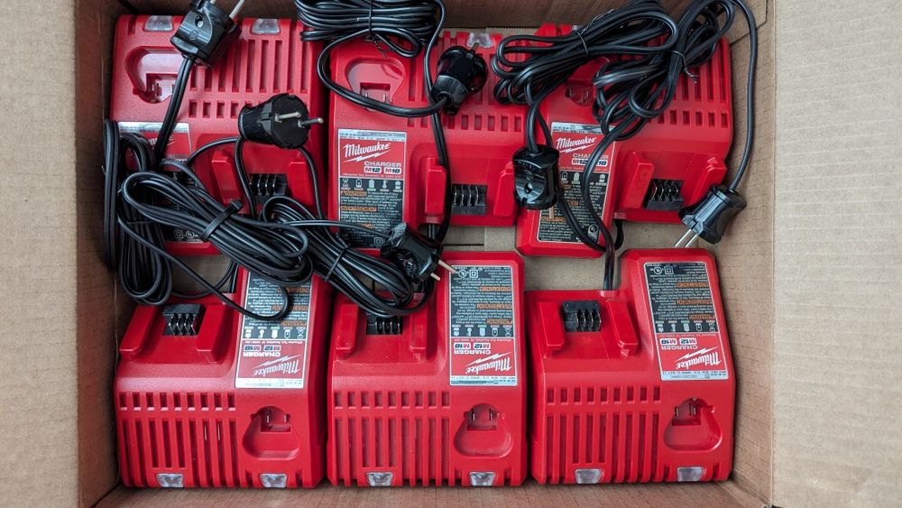 Milwaukee 48-59-1812 12-18V з США Оригінал 230V