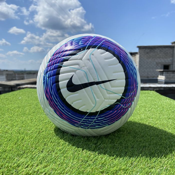 Професійний футбольний м’яч Nike Flight 2024/25