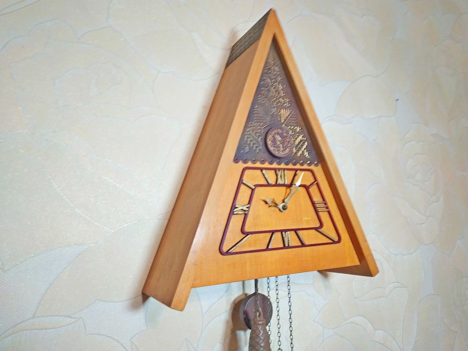 Часы механические, настенные, ходики с кукушкой Маяк  , кукуют.