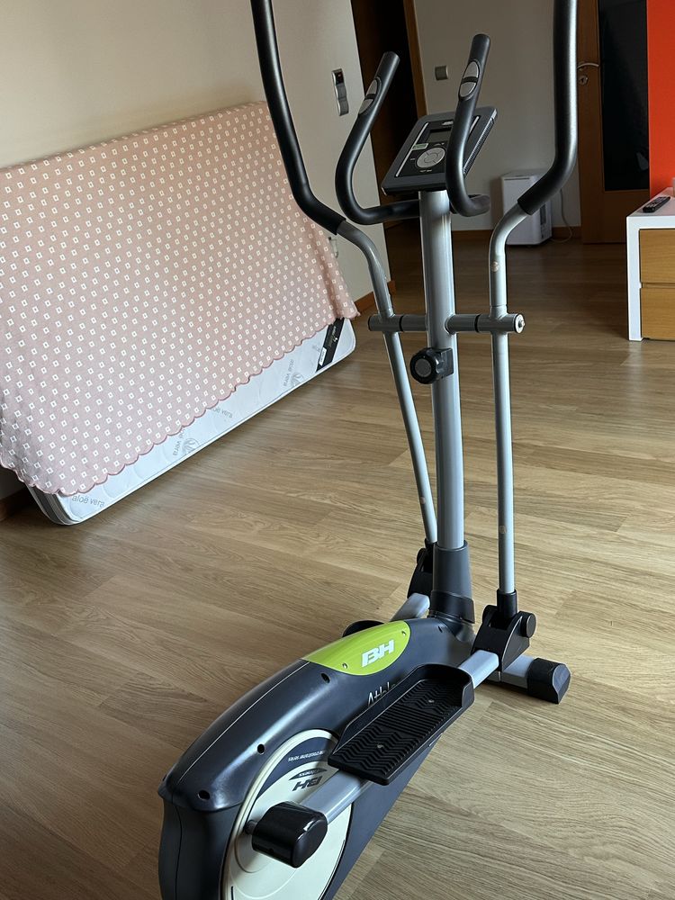 Maquina de musculacao elitica