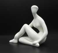 Kobieta siedząca, biała, figurka porcelanowa Royal Dux