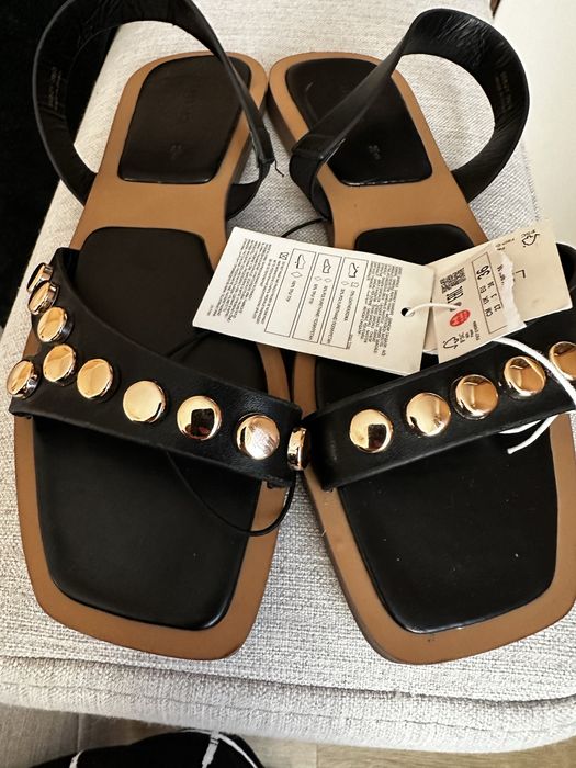 Sandałki firmy reserved