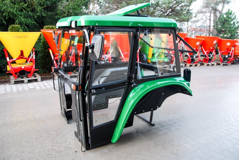 Kabina Ursus C-330 C-360 NAGLAK dach i błotniki z tworzywa LUX zielona