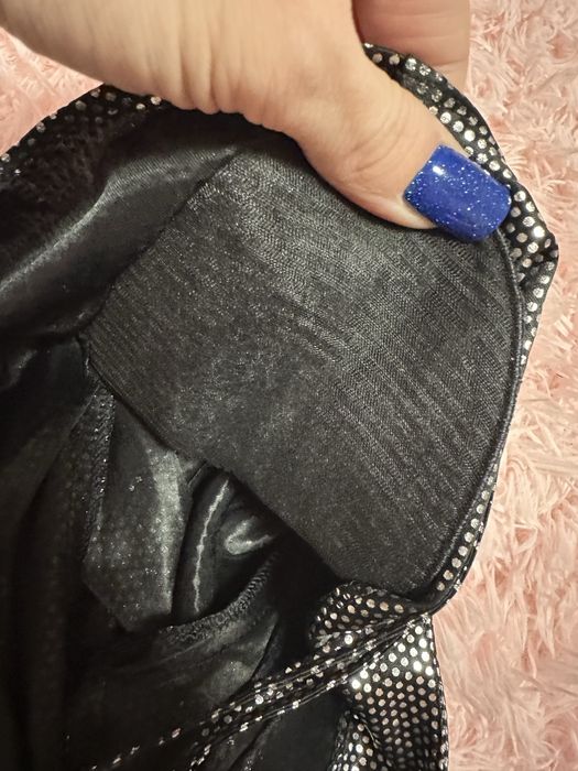 Damska bluzka z krótkim rękawem błyszcząca na Sylwestra