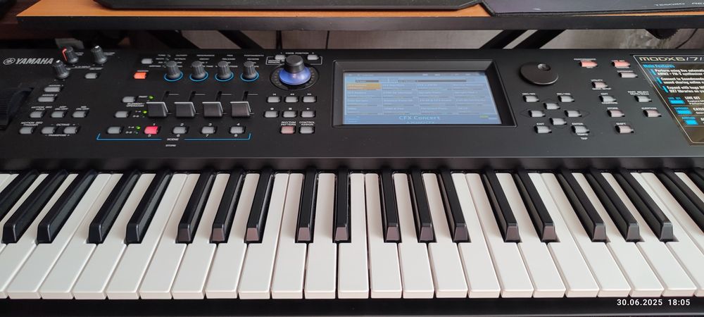 Yamaha MODX 6 (Roland, Korg, Moog, Nord)