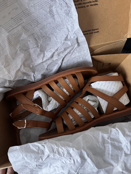 Сандалі нові шкіряні Pom d’api 36.